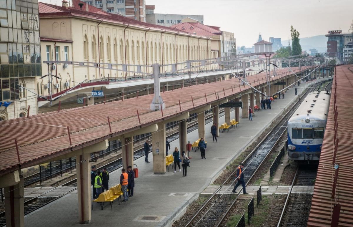 CFR Călători suplimentează cu vagoane trenurile care vin la Iași, cu prilejul hramului Sfintei Parascheva