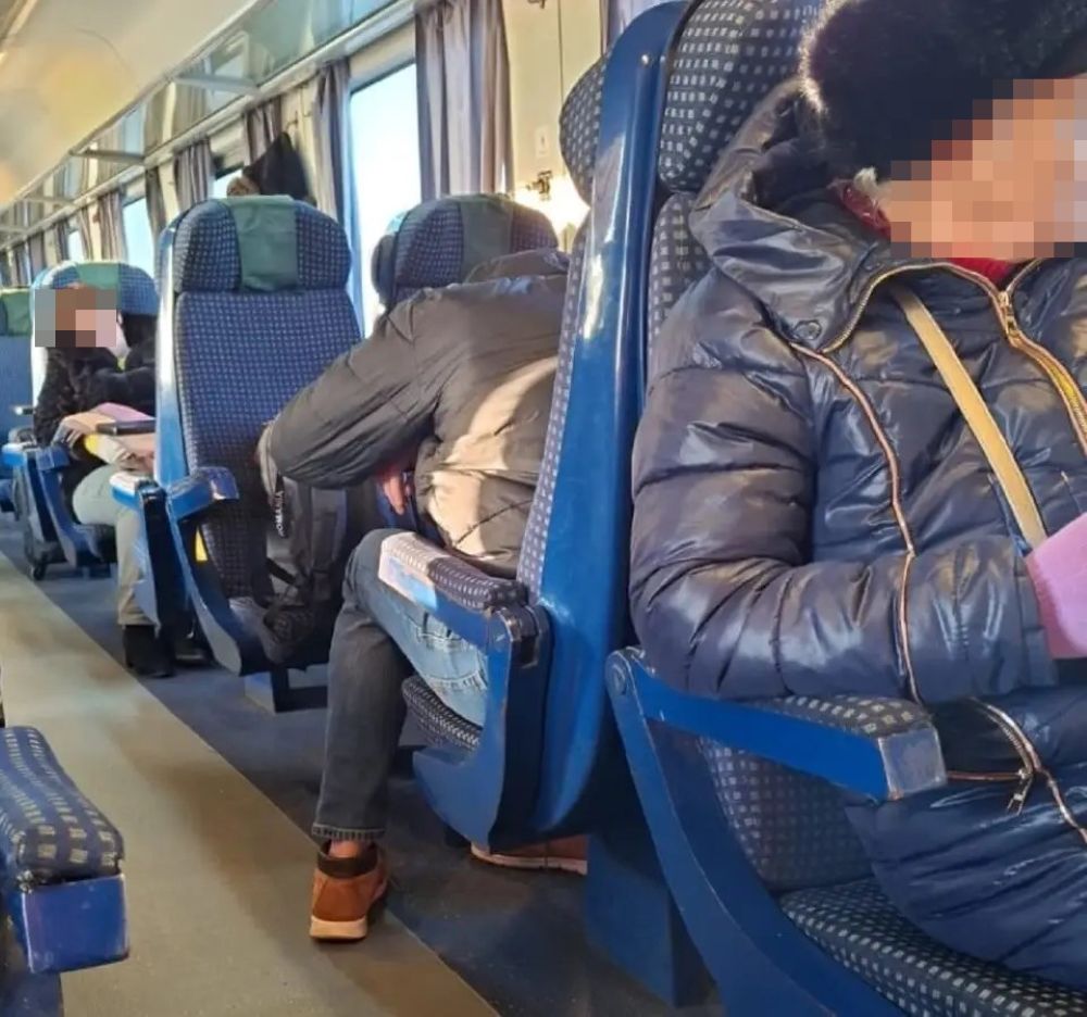 Coșmar în tren pentru botoșăneni: Locomotive stricate, peste 300 de minute de întârziere, frig crunt în vagoane