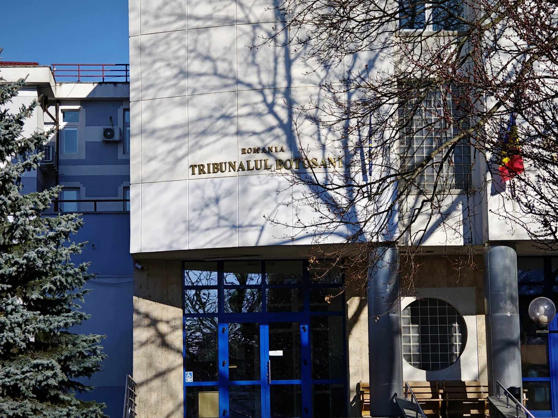 Un tractorist ajunge la Tribunal pentru o mită de 200 de lei, bani aruncați direct în interiorul autospecialei