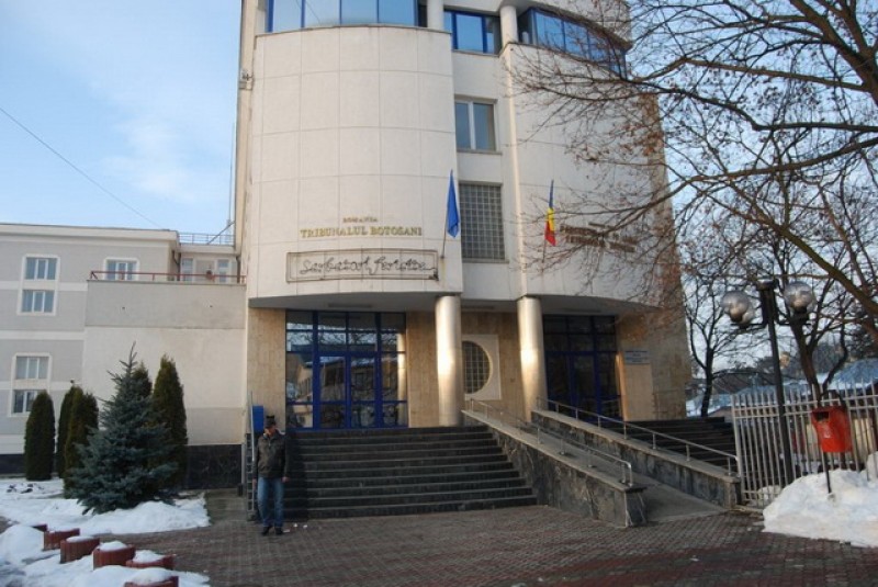 ASTĂZI: Decizie la Tribunalul Botoșani în cazul celor doi botoșăneni prinși cu 30 de kg de canabis în trolere 