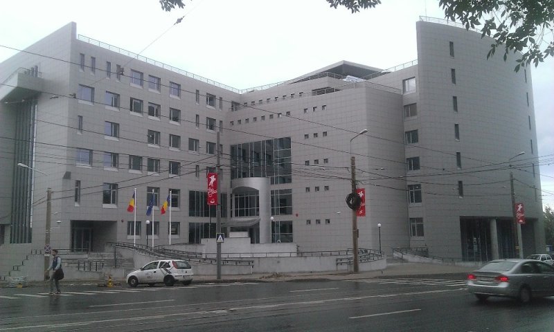 Un conducător de la o unitate de stat și-a dat în judecată șefii pentru hărțuire