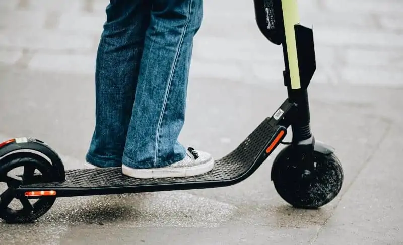 Permis cu examen pentru trotinete și biciclete electrice: propunere cu impact major la Botoșani