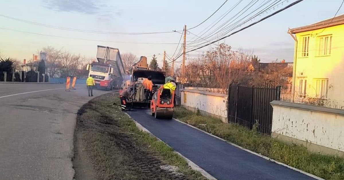 Pistele pentru biciclete din Bucecea, aproape gata: A început asfaltarea