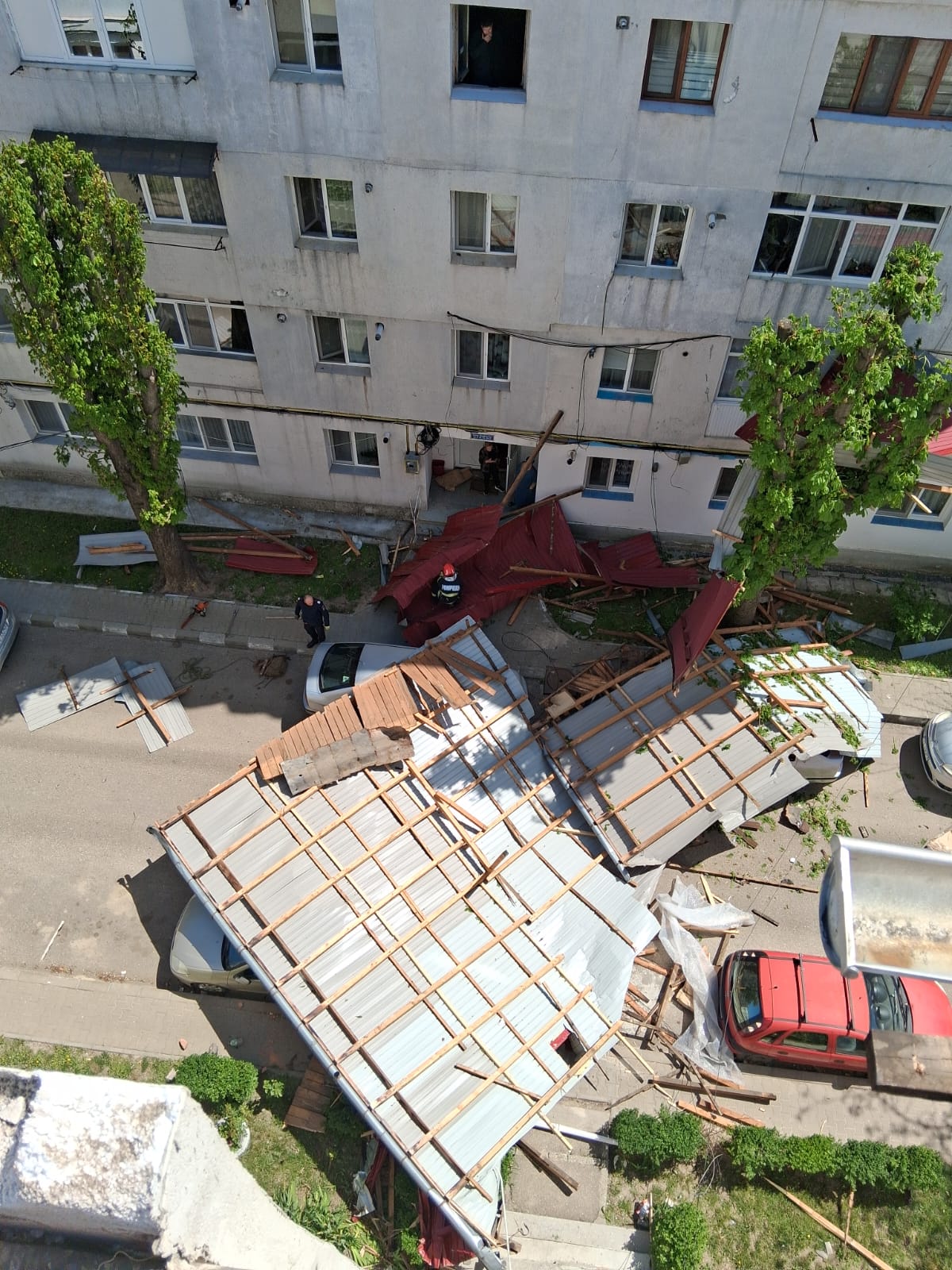 un barbat a murit, a cazut acoperisul