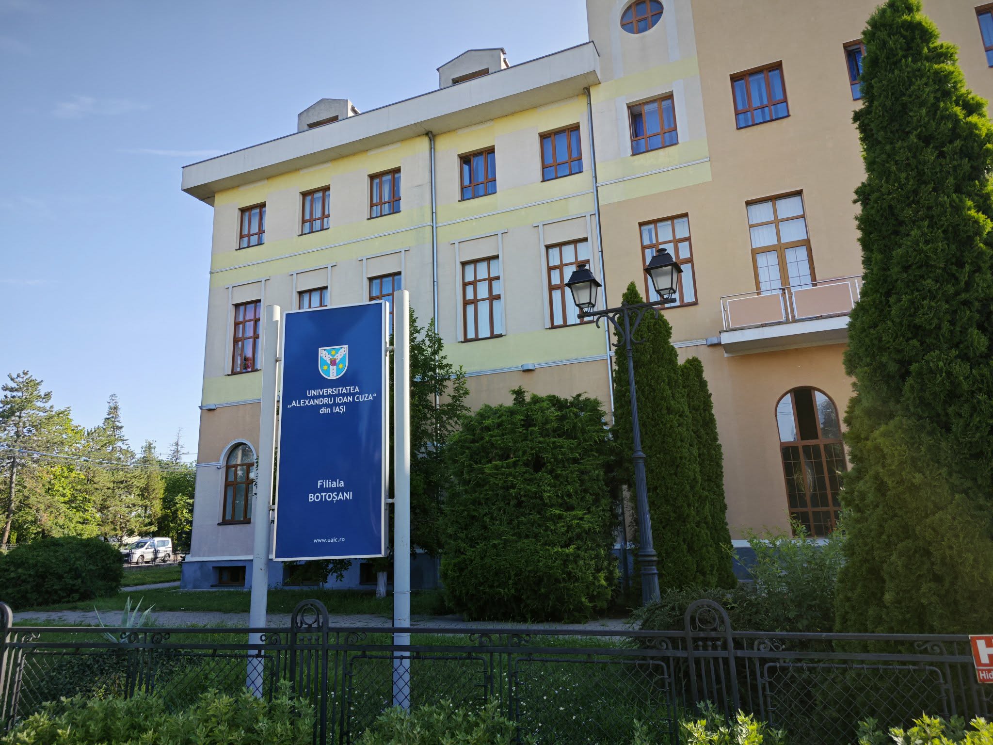 Universitatea Alexandru Ioan Cuza, Filiala Botosani, isi deschide portile.