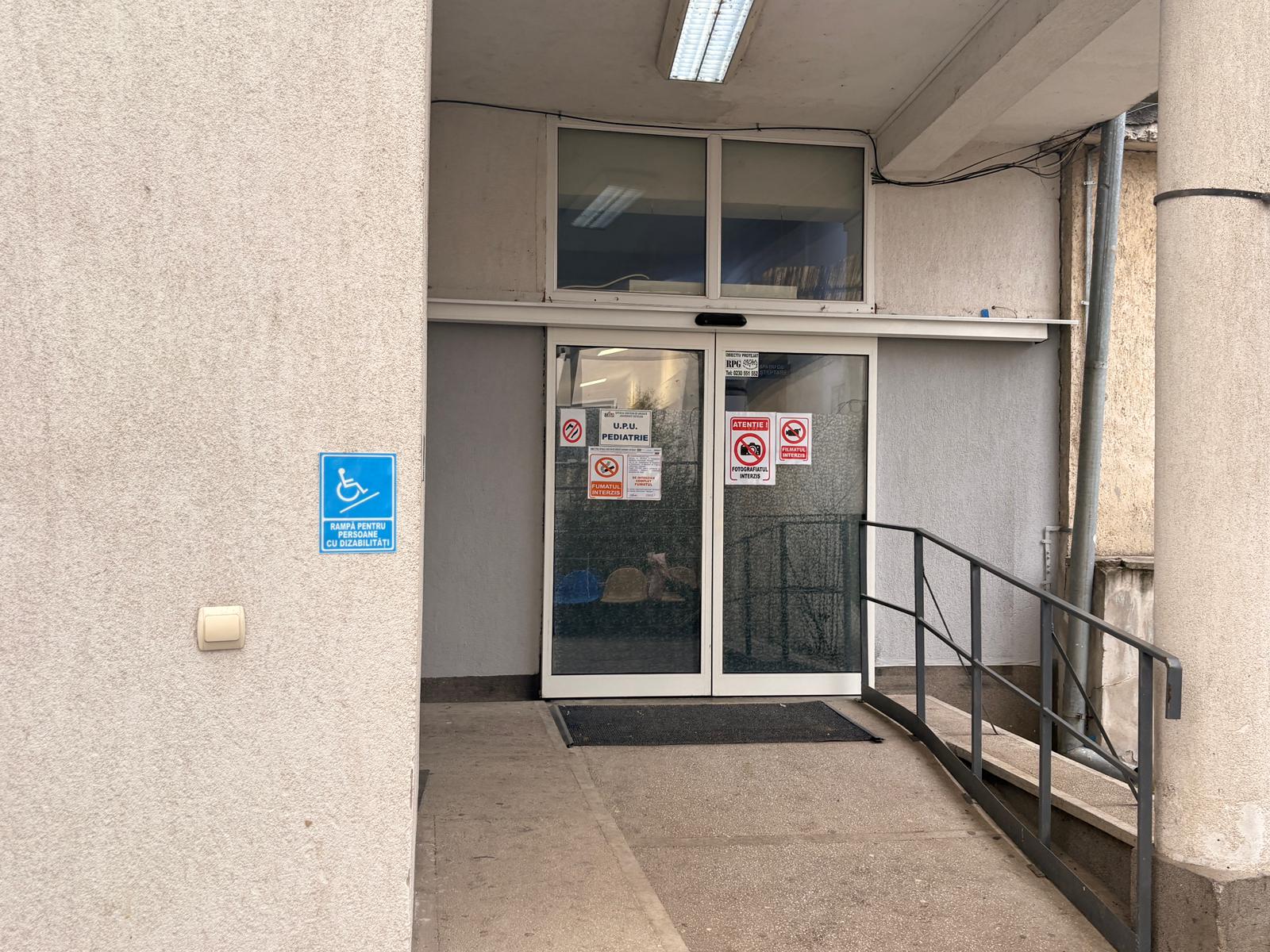 Elevul juca fotbal când s-a prăbușit în sala de sport – PRIMELE declarații de la spital după tragedie