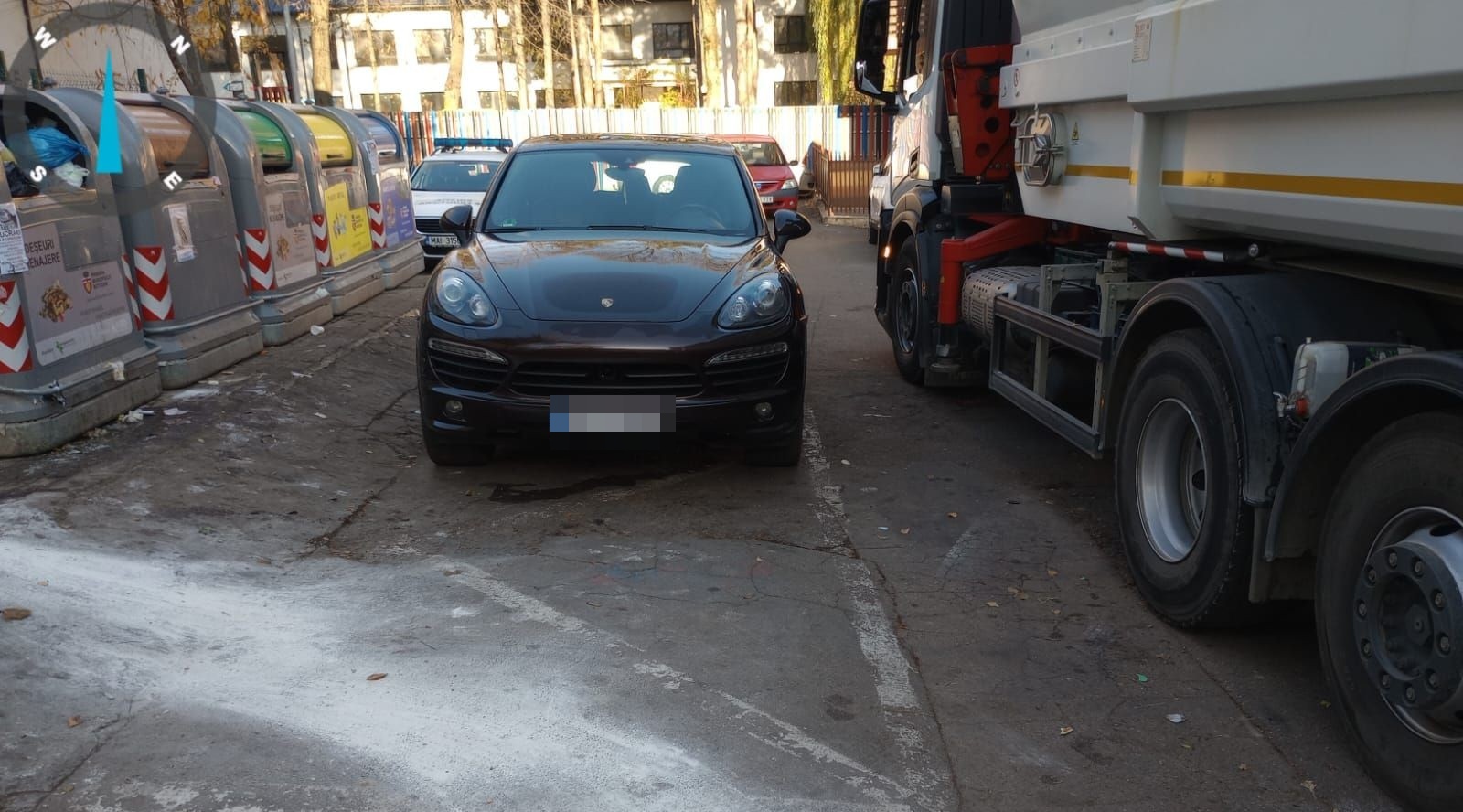 Urban Serv, mesaj pentru șoferi după ce un Porsche a blocat accesul autogunoierelor 
