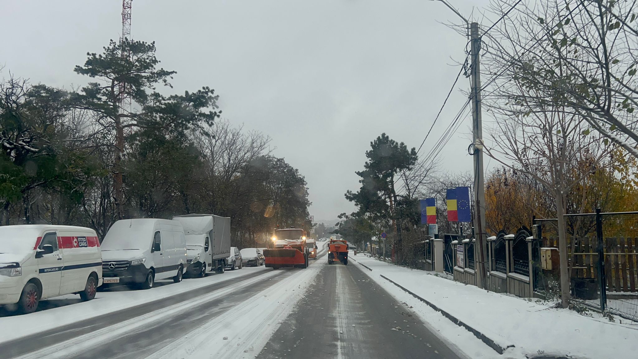 Utilajele Urban Serv pregătite să intervină pe străzi la prima ninsoare, stoc de material antiderapant 