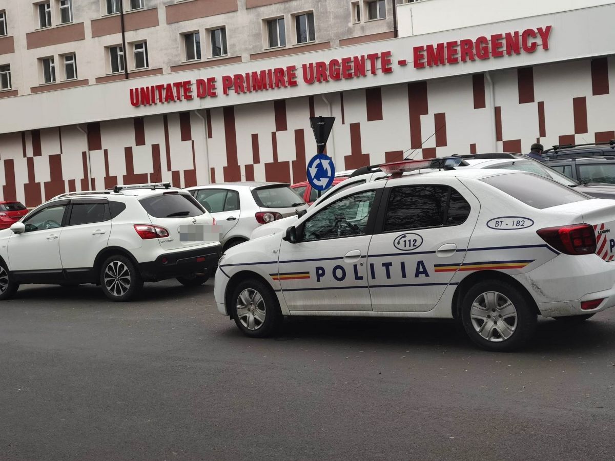 Un șofer care abia putea să vorbească dus de polițiști la spital 