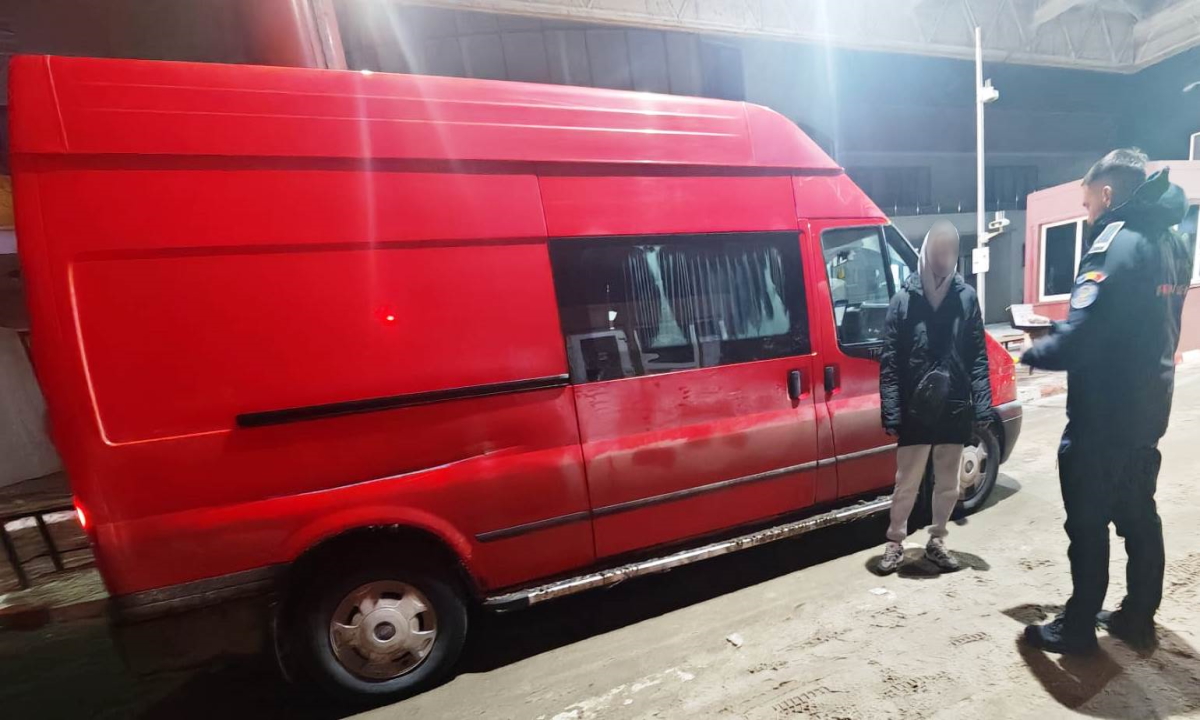 Bărbat căutat în toată lumea găsit de polițiștii botoșăneni într-un microbuz 