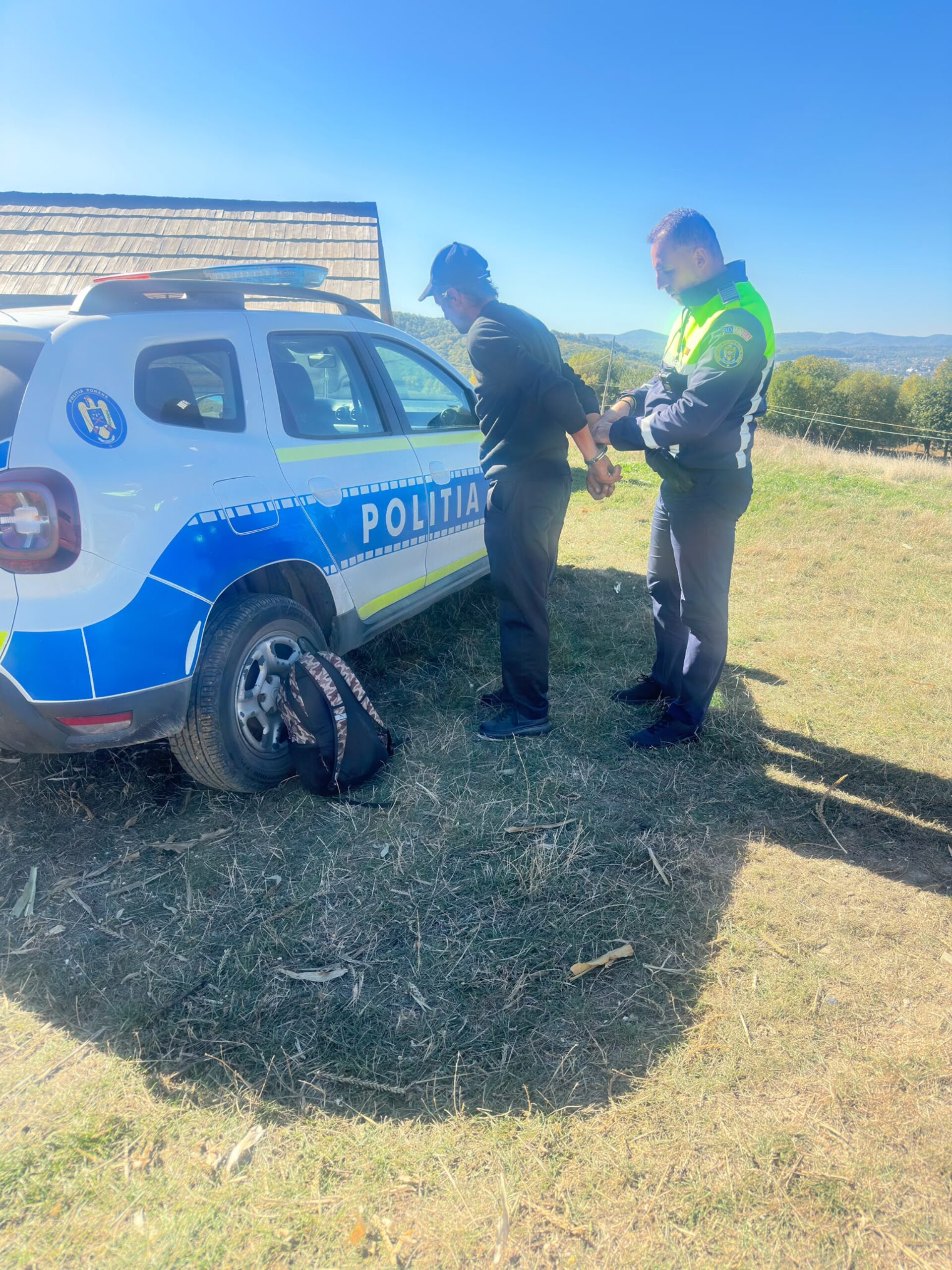 Un bărbat extrem de periculos a fost găsit la o stână și adus la Botoșani 