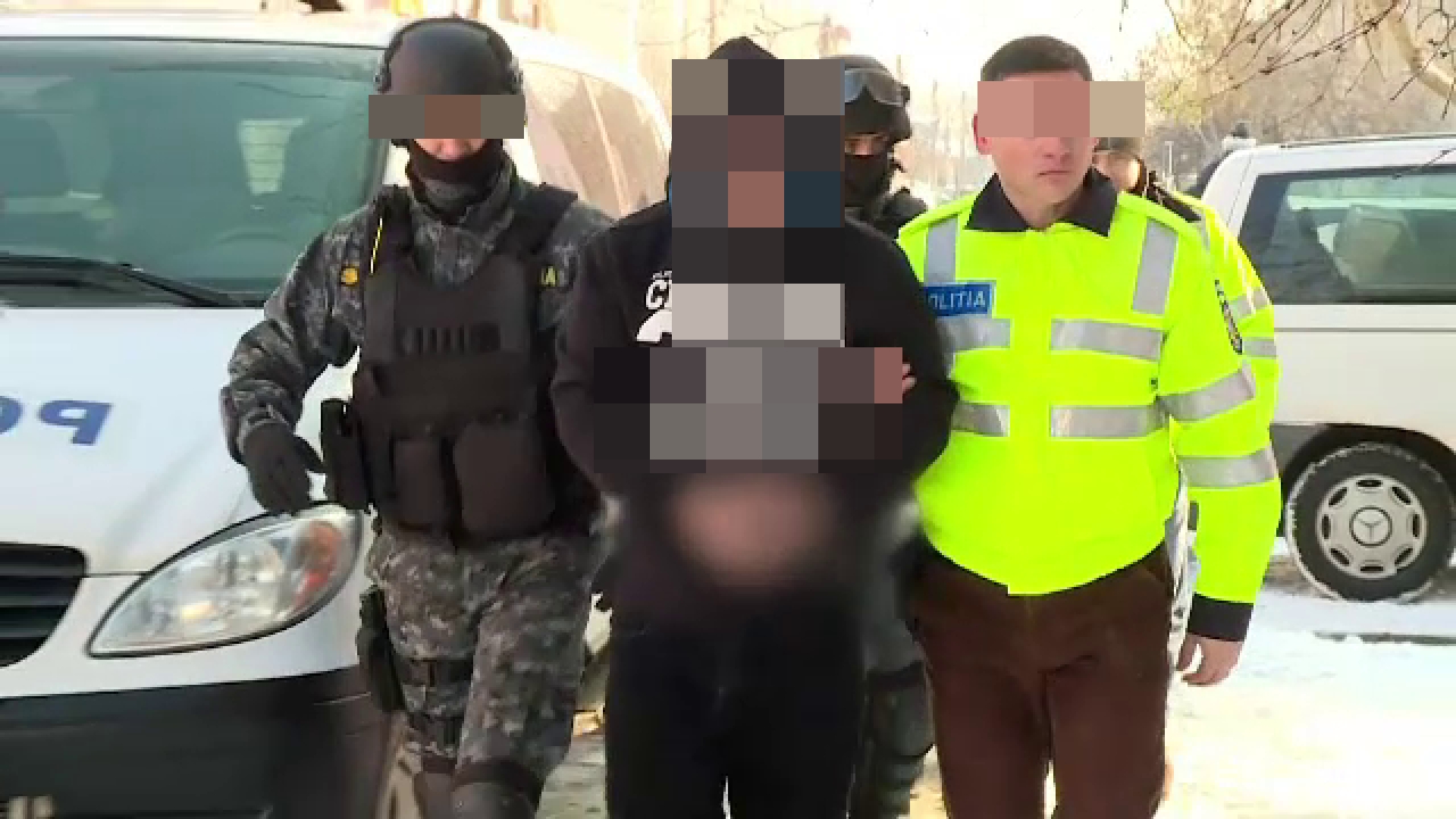 Urmăritul național din Botoșani s-a predat la Poliție cu avocatul și o acuzație mai grea pe nume