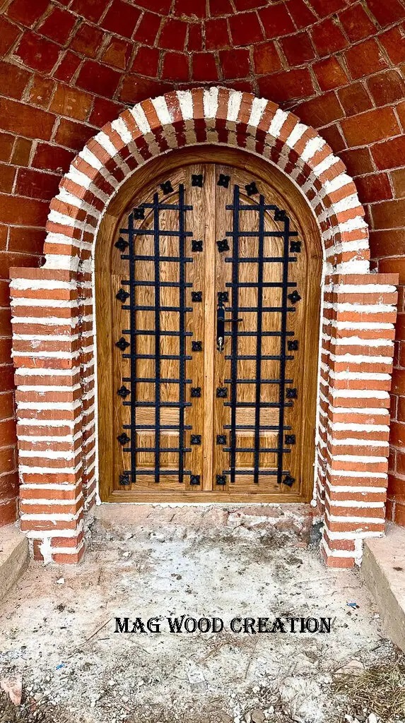 Ușile rustice din lemn masiv făcute ca odinioară, pentru casele de azi