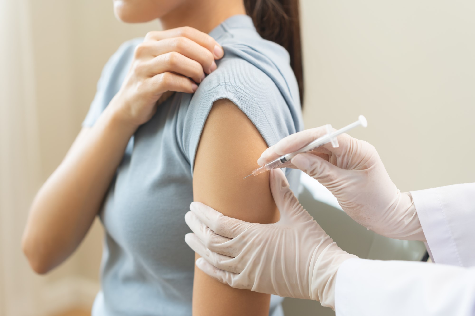 După criza de vaccin antigripal, 370.000 de doze ajung în farmacii în perioada următoare. Câte persoane s-au vaccinat deja