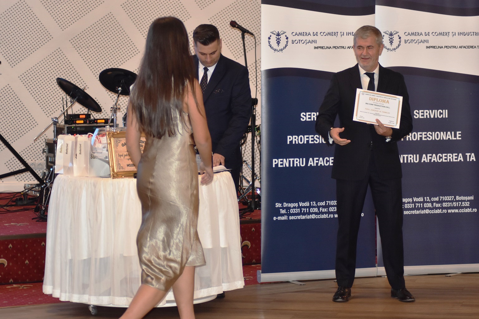 Iftime trage afaceriștii după el, explozie de firme cu adeziunile pregătite - VIDEO 