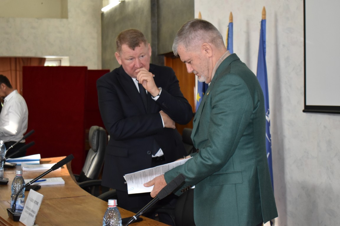 Valeriu Iftime semneaza actul prin infiintarea unei noi companii