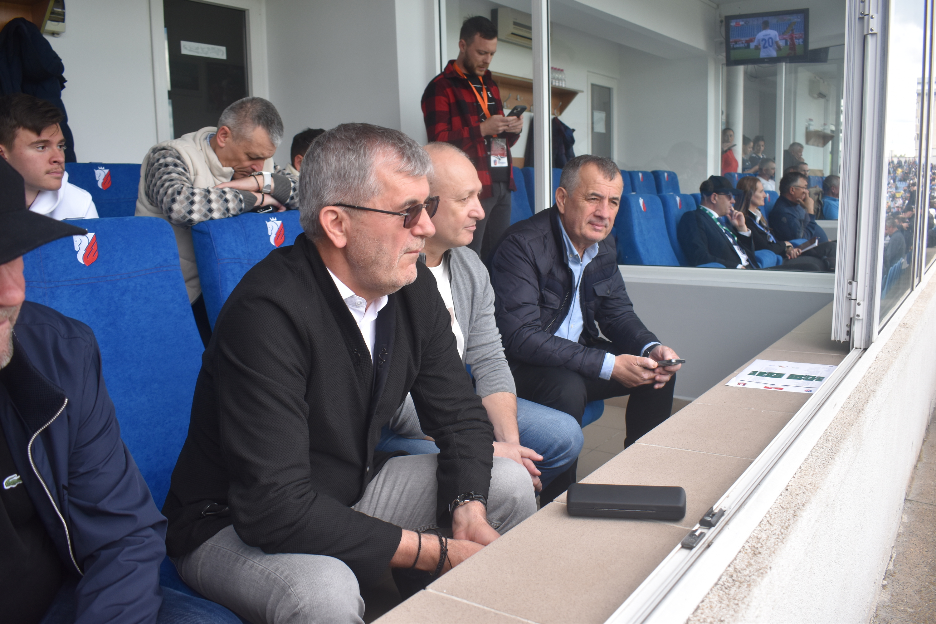 Iftime fericit la stadion: S-a făcut dreptate, este al treilea an de când spălăm podele la final de campionat – VIDEO