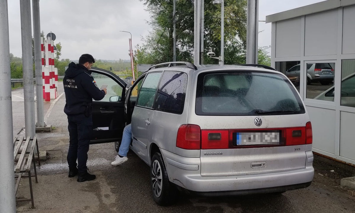 Un șofer tupeist a încercat să-i păcălească pe polițiști la vamă 