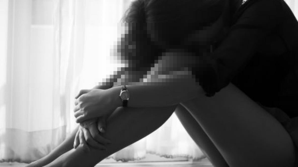 Fată sechestrată și violată, imaginile au ajuns pe internet 