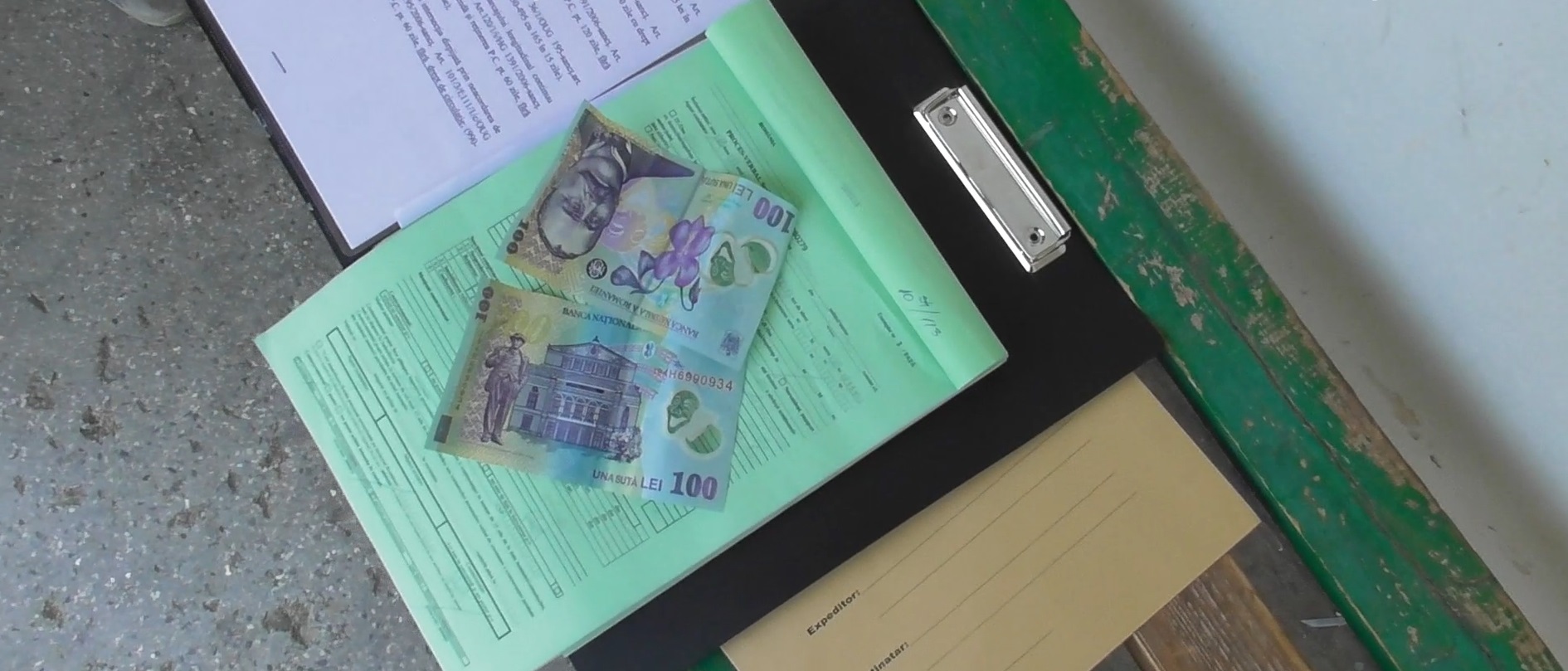 Vitezoman filmat în timp ce i-a mituit pe polițiștii botoșăneni – VIDEO cum s-a terminat totul