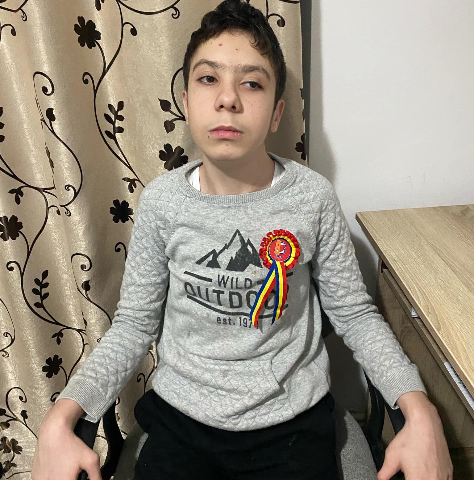 Strigătul disperat al unor părinți care luptă pentru băiatul lor: O operație l-ar ajuta să evite să evite paralizia - Este lumina vieților noastre 