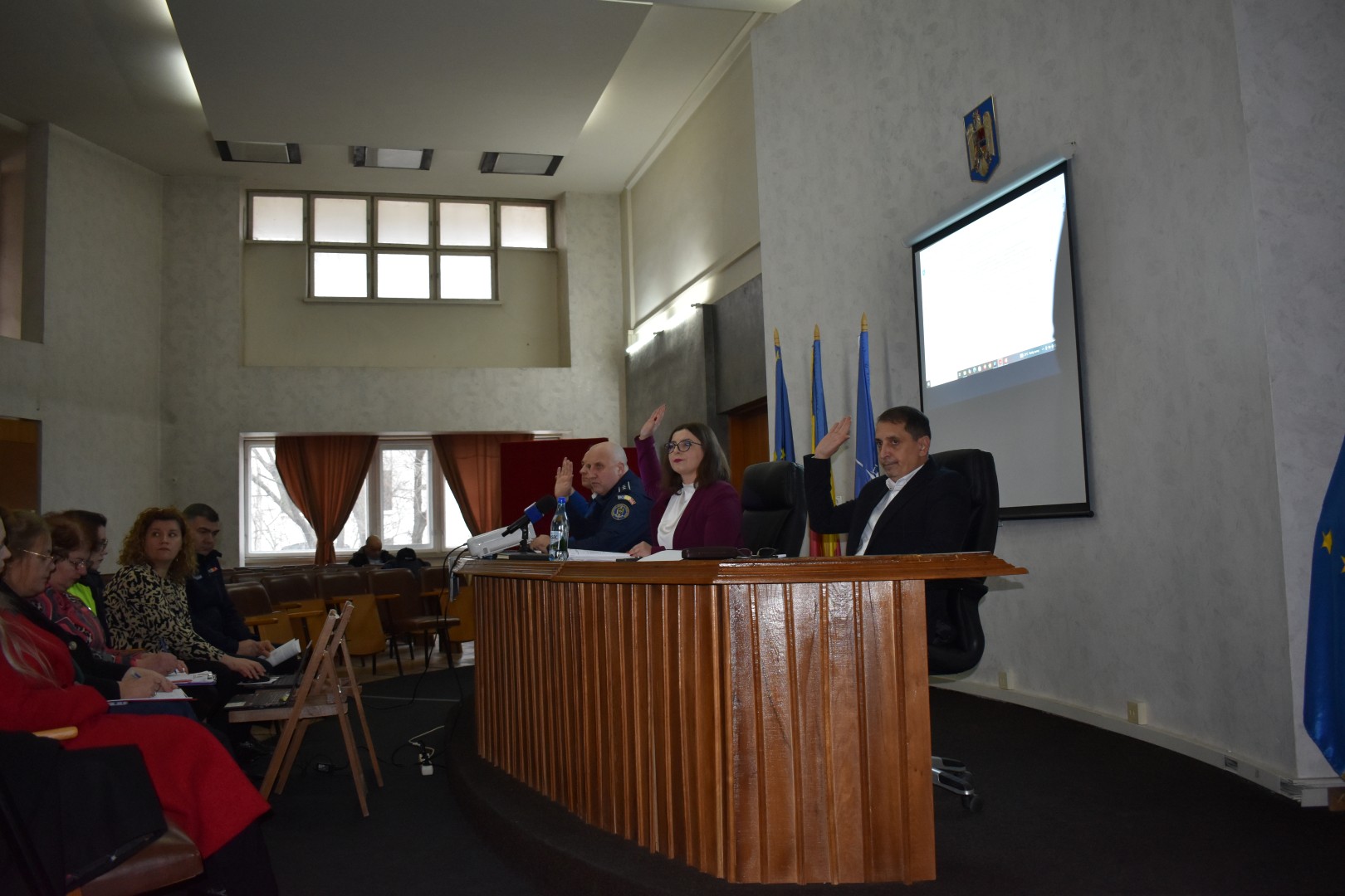 S-a votat! Prefectul îi adună pe directori la aceeași masă pentru investițiile județului: Se bat cap în cap – VIDEO