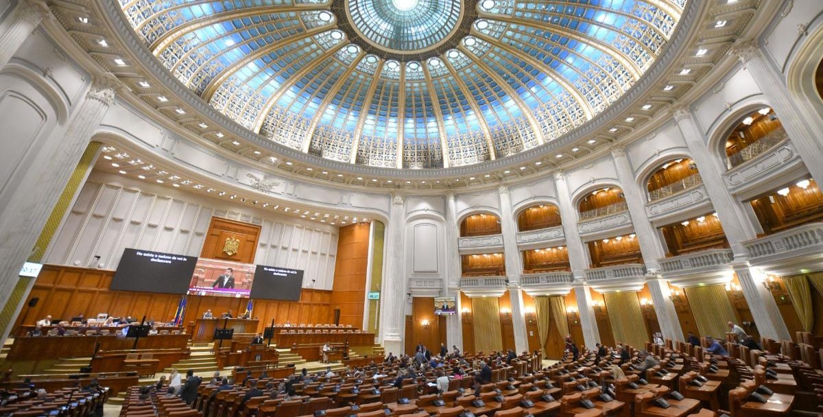 guvernul a trecut de parlament