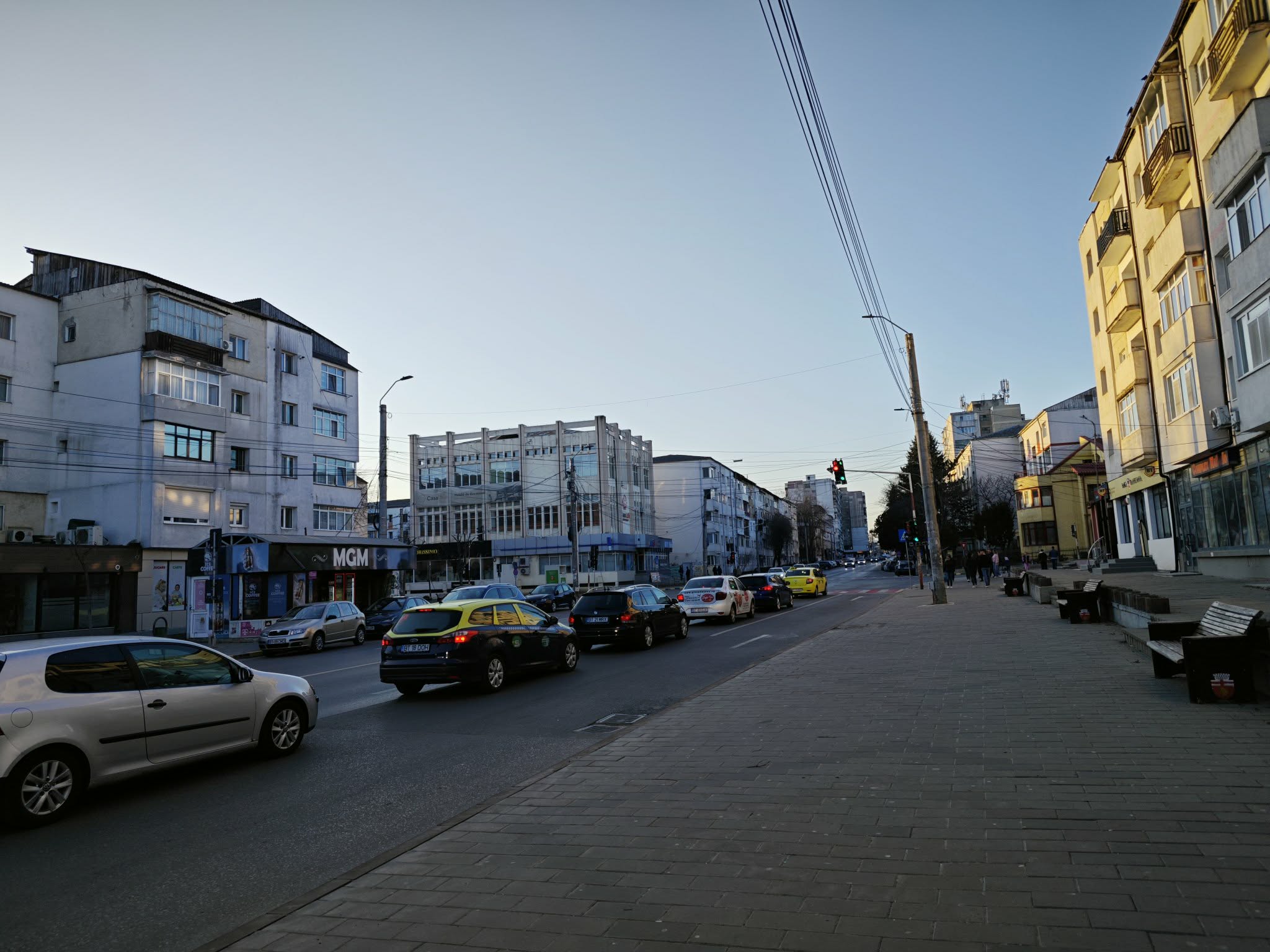 cum va fi vremea - strada primaverii la ceas de seara