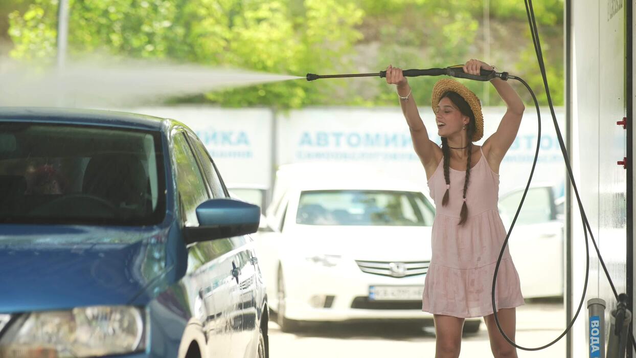 wah car women