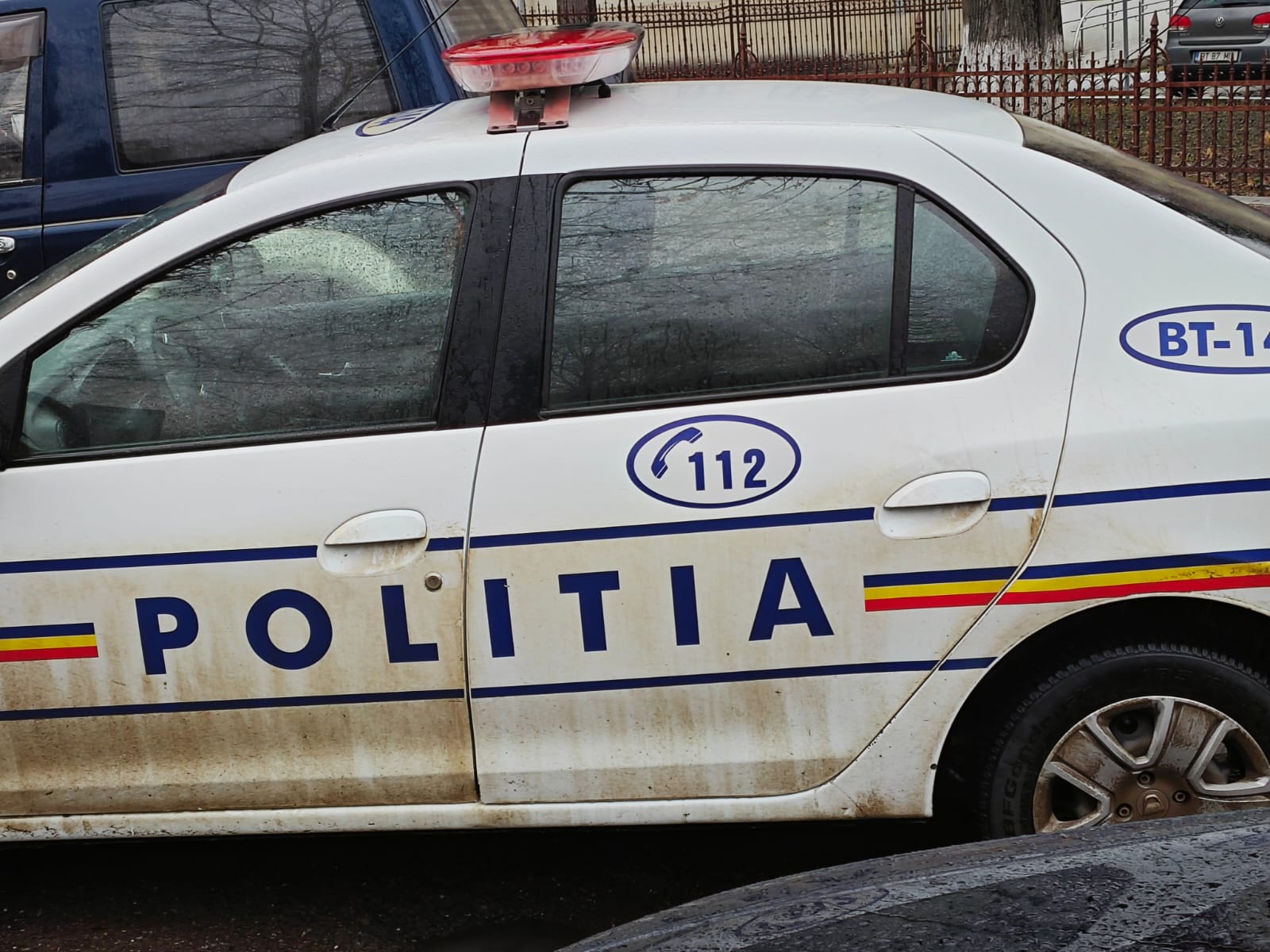 Botoșănean REȚINUT de polițiști după ce a intrat în casa unui bărbat și l-a luat la bătaie