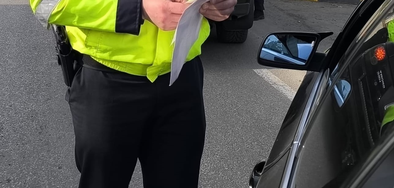 Tânăr prins BĂUT de polițiști după o plimbare pe bulevard