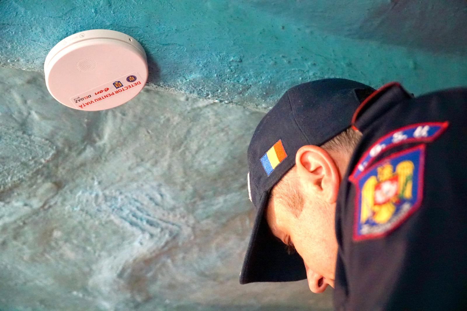 Sute de detectoare de fum au fost instalate în casele mai multor familii din județ