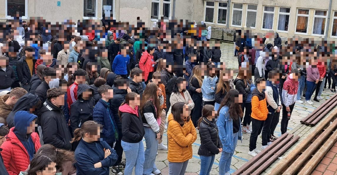 Jandarmii botoșăneni, activități de prevenire organizate pentru elevii unui liceu din județ