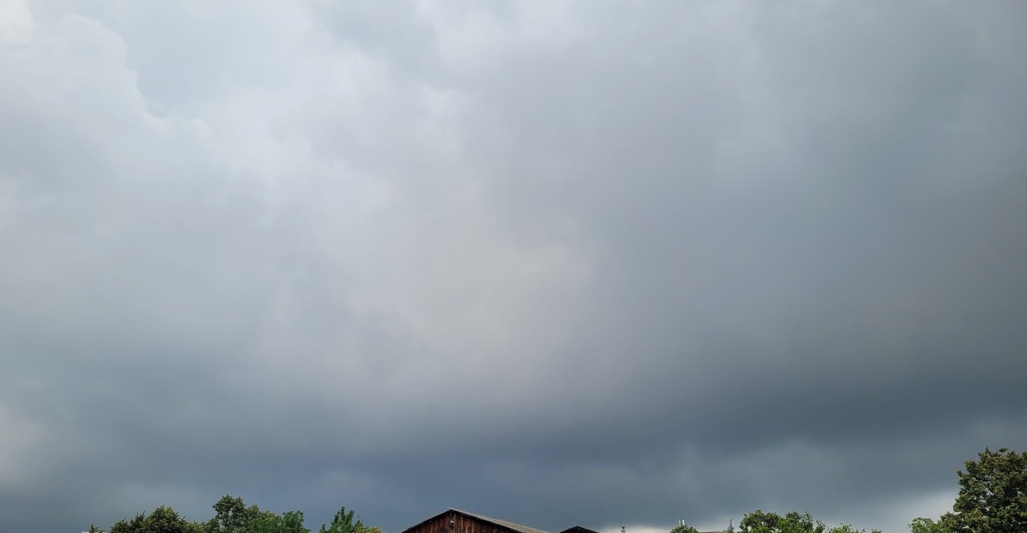 COD GALBEN de ploi torențiale și vânt în mai multe localități din județ: Sfaturile pompierilor