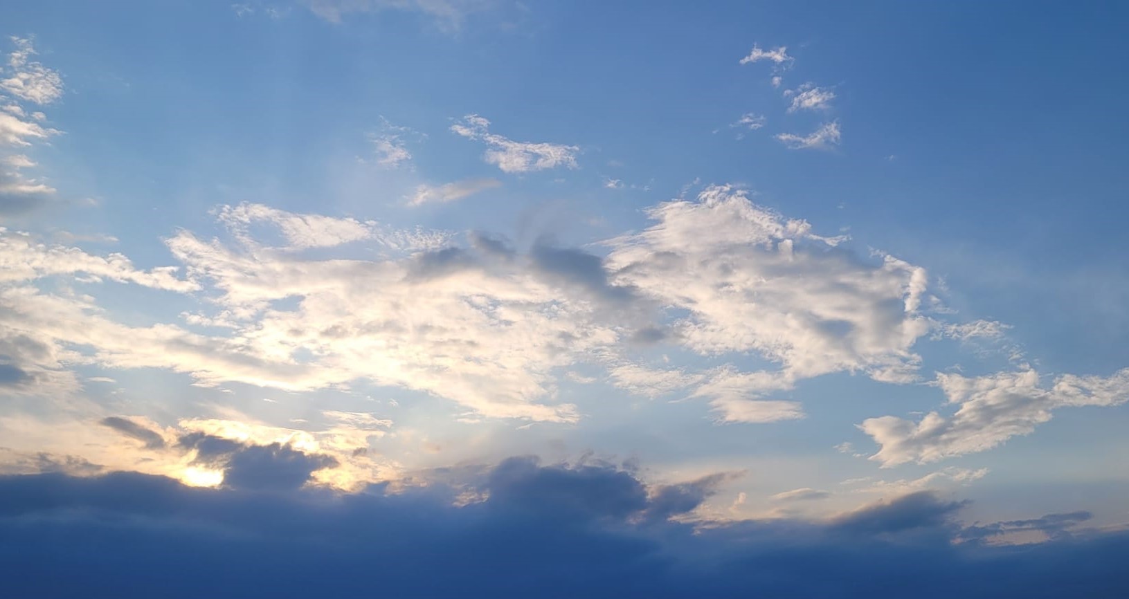 Vreme schimbătoare de la o zi la alta: PROGNOZA meteo pentru următoarele patru săptămâni