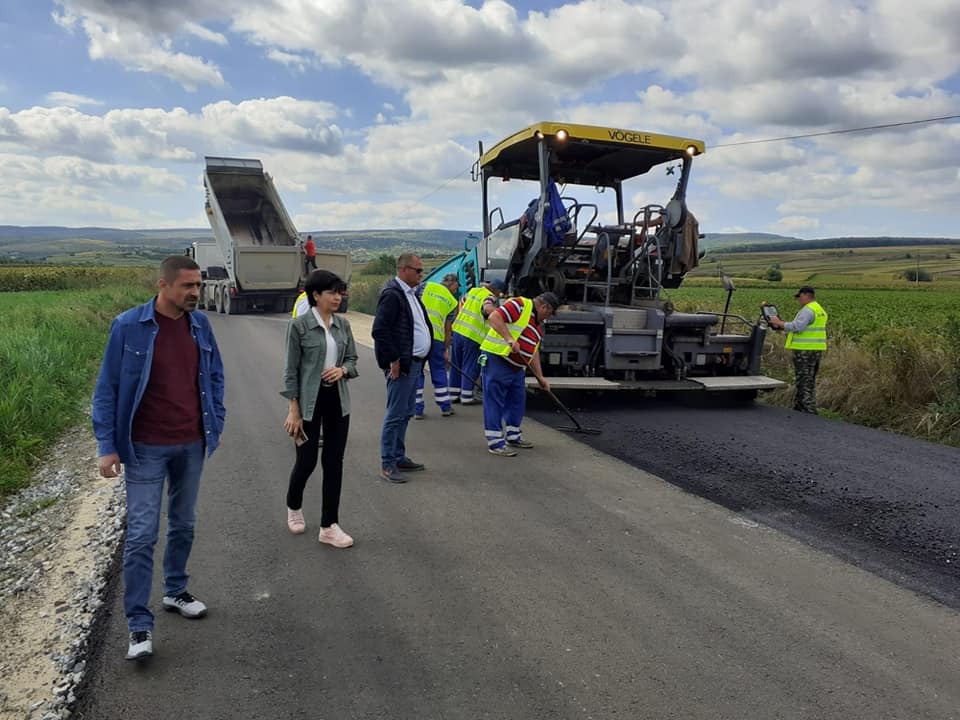 Asfaltări finalizate pe două drumuri județene