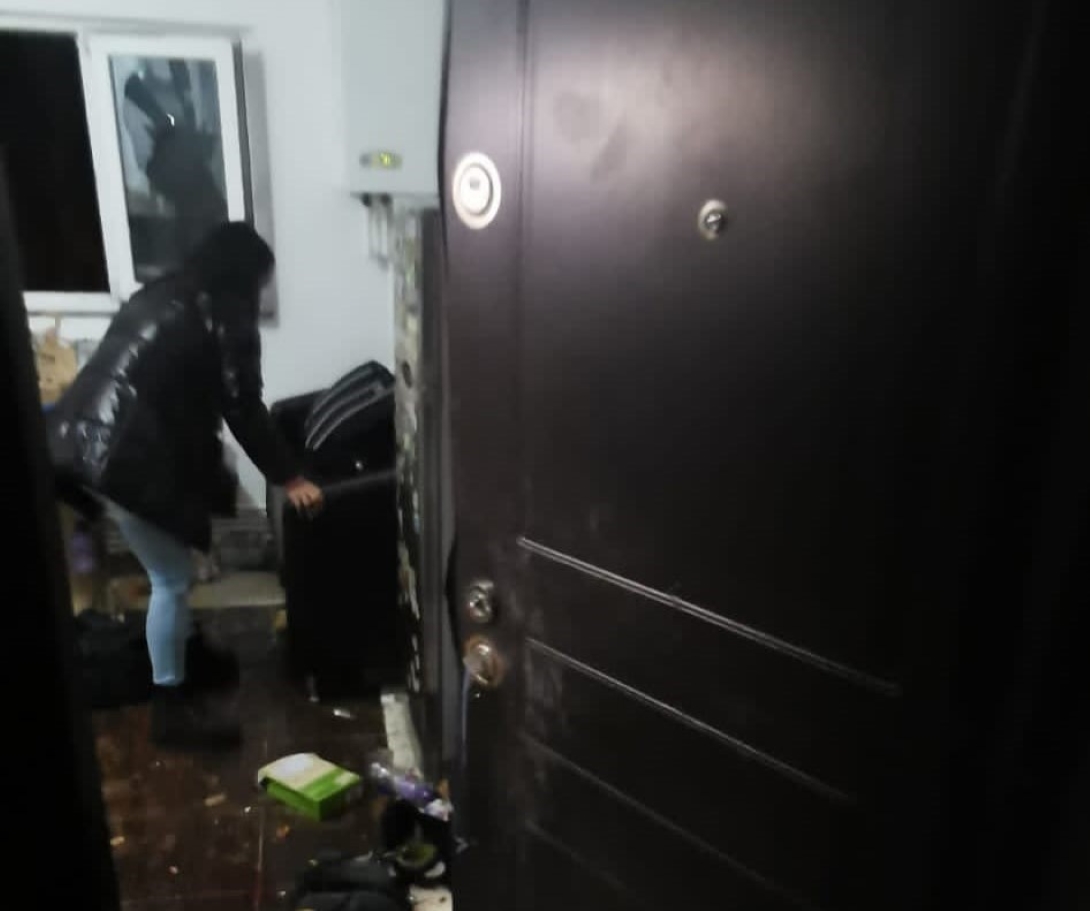 SEARA TRECUTĂ: Un botoșănean s-a blocat în casă și amenința că-și omoară copilul