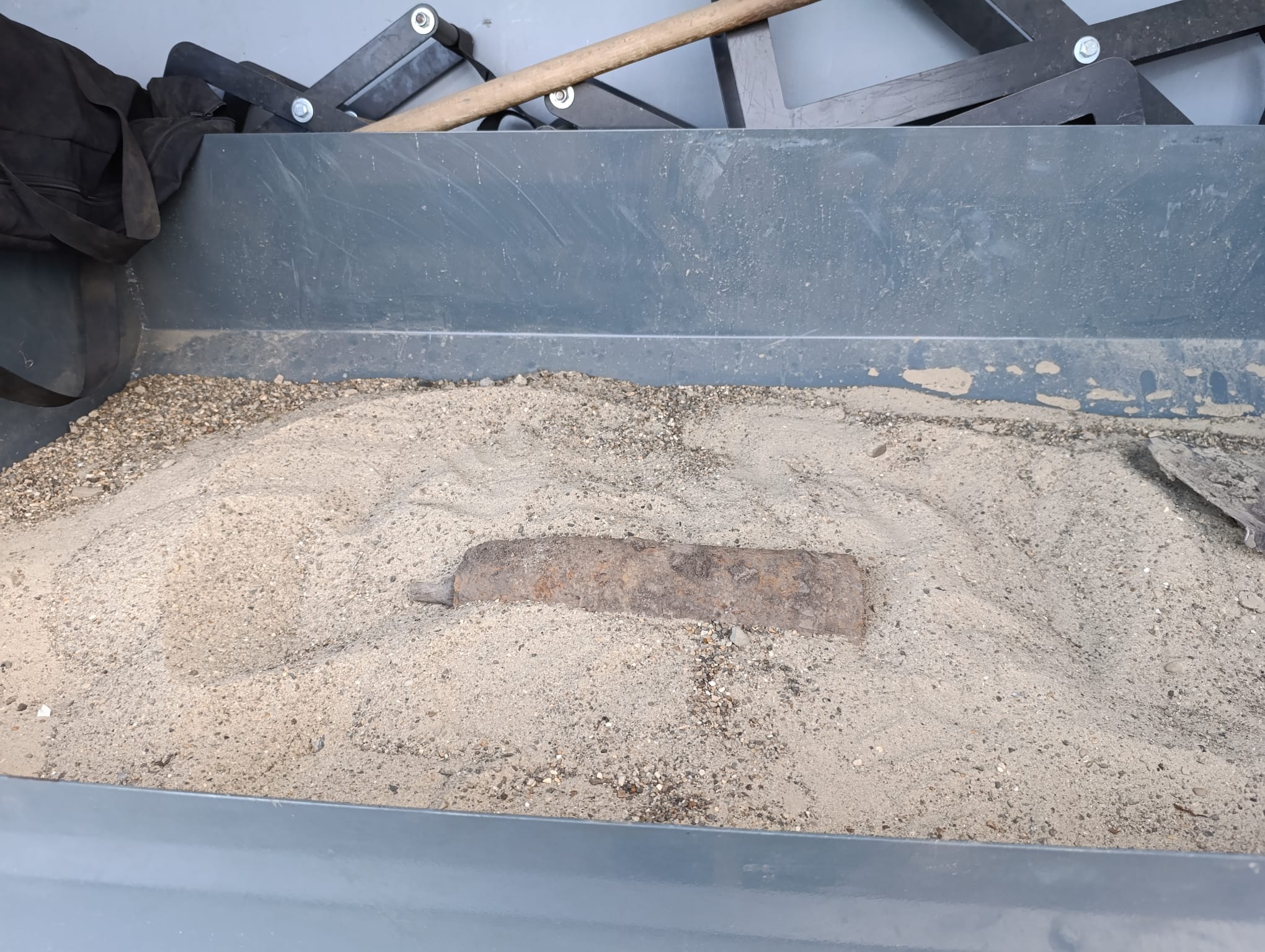 Proiectil în stare perfectă de funcționare, descoperit întâmplător de un bărbat