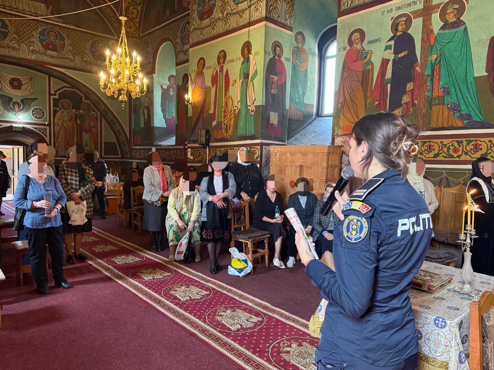 Polițiștii au mers la două biserici din Botoșani pentru o altfel de misiune 