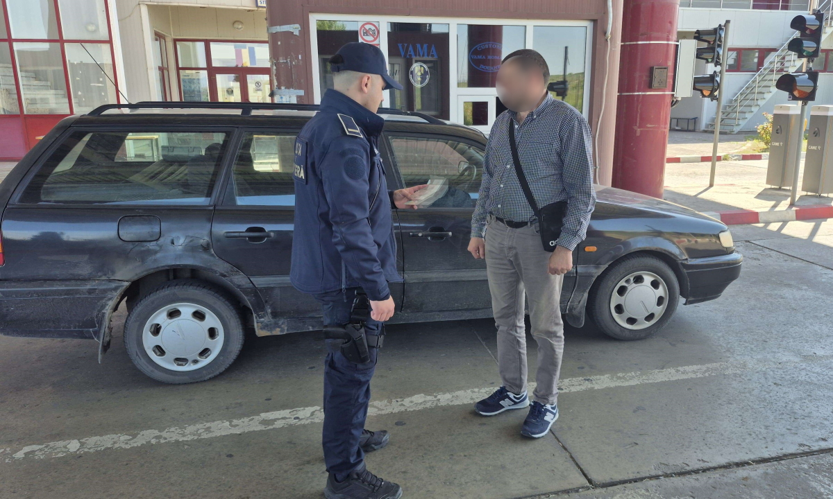 Moldovean prins la controlul de frontieră cu permis fals