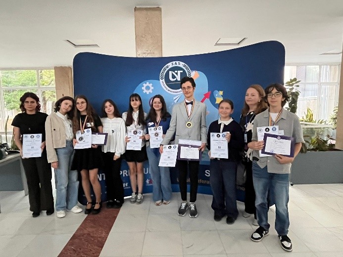 Tineri din Botoșani, premiați la Olimpiada Națională de Astronomie