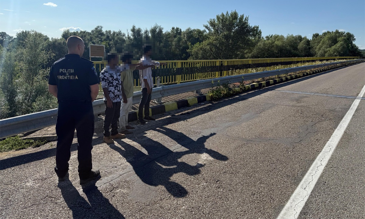 Șase migranți opriți la Prut de polițiștii botoșăneni după o alertă din Moldova - VIDEO