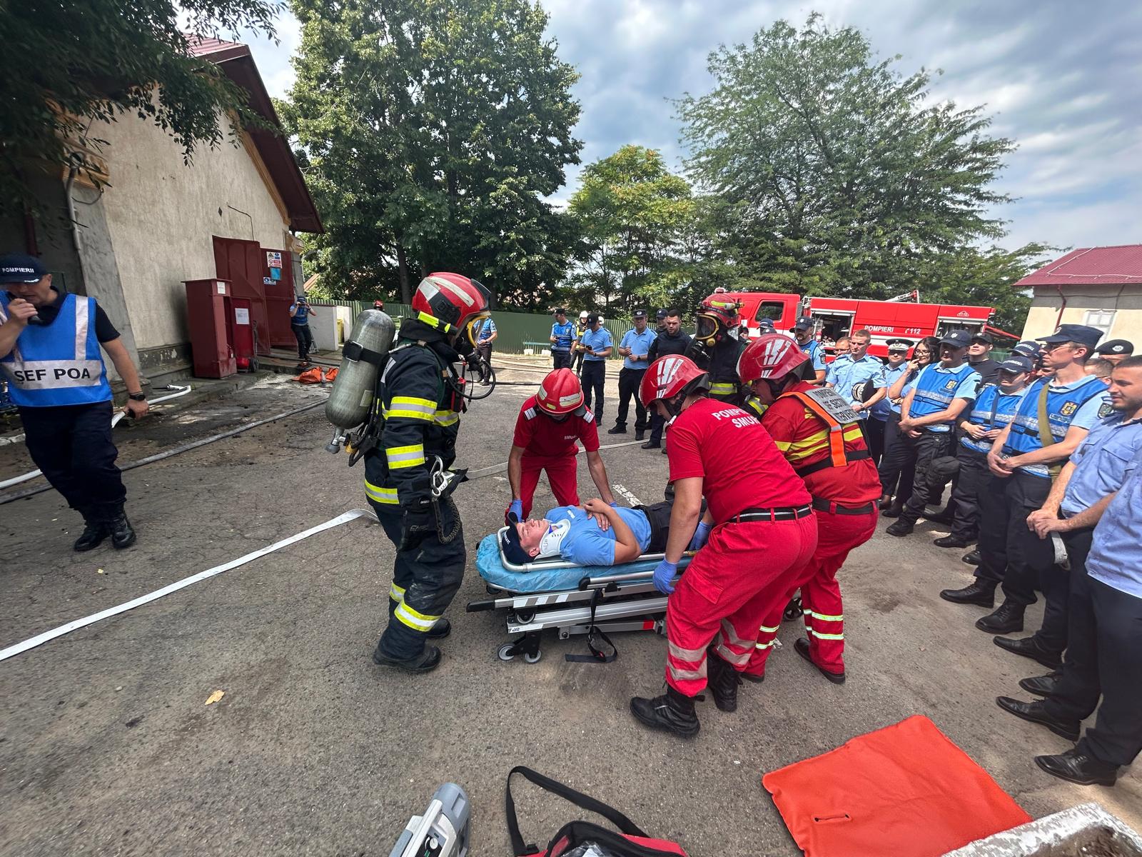 Exercițiu tactic de amploare la Botoșani: Jandarmii, pompierii și polițiștii, mobilizați pentru simularea unui incendiu