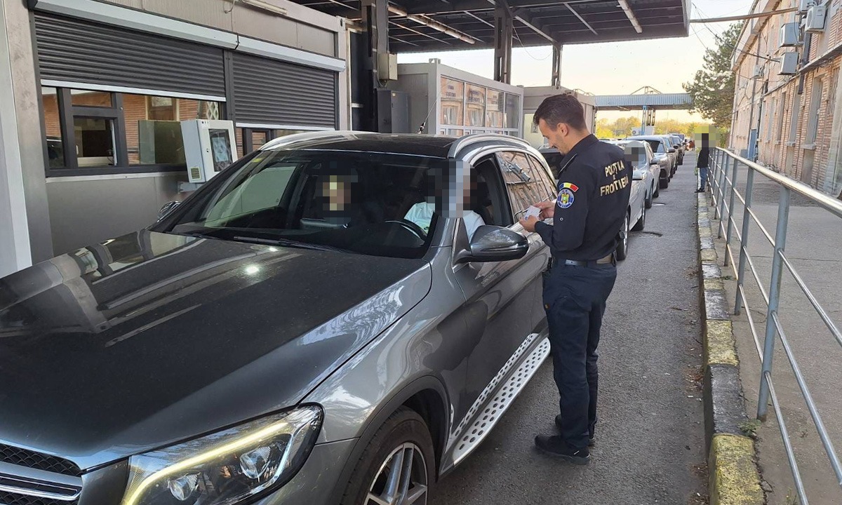 A vrut să treacă granița cu un permis „fake” din Grecia: A fost oprită... și s-a ales cu dosar penal