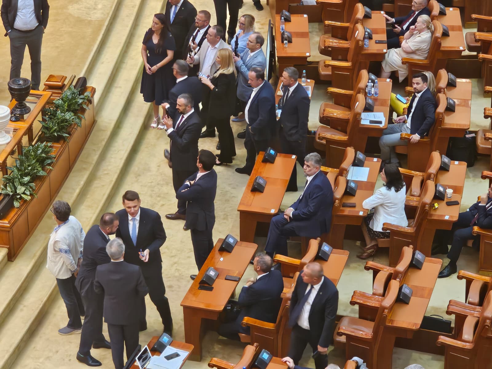 Ce cred despre anticipate mai mulți parlamentari căutați acum de partide în încercarea de a forma o majoritate