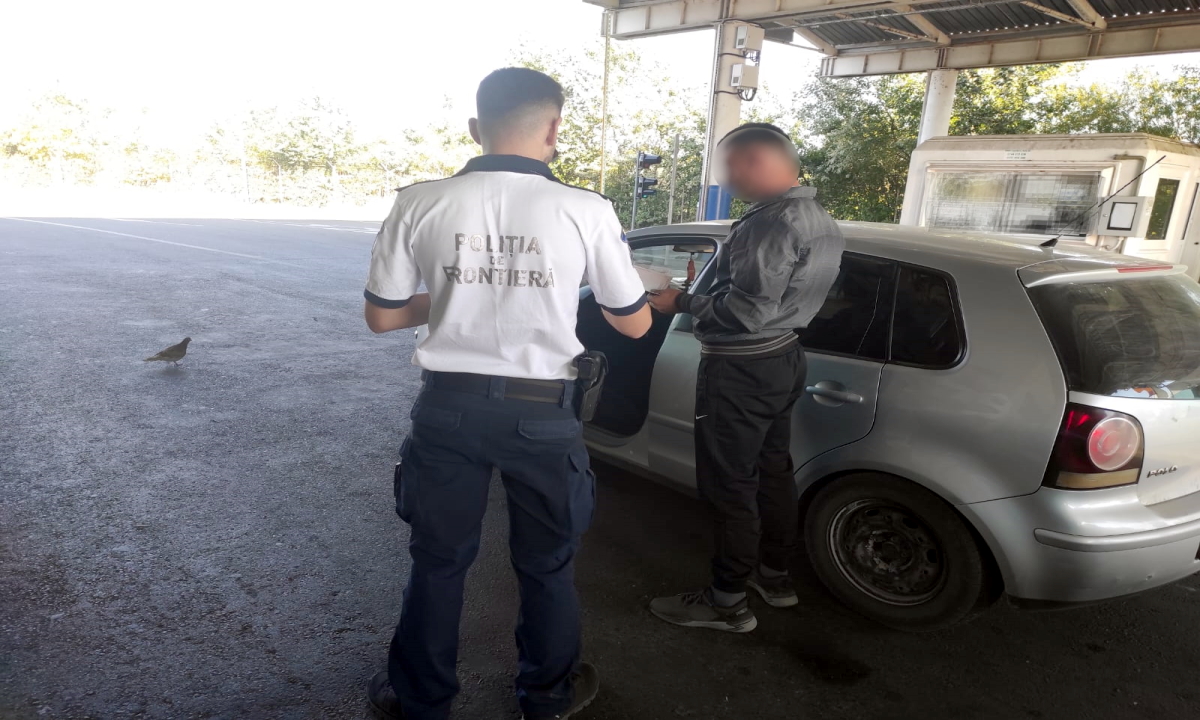 Bărbat dat jos de la volan de polițiști după ce s-a crezut șofer