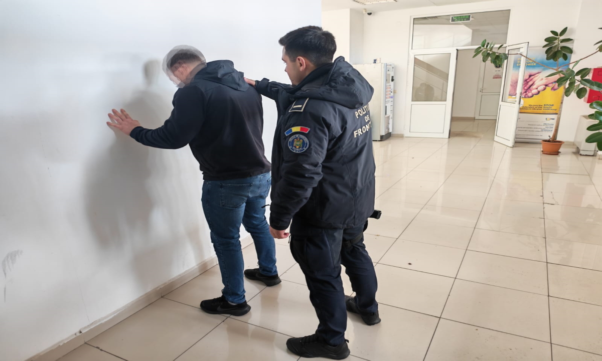 Infractor urmărit internaţional prins de poliţiştii de frontieră botoşăneni 