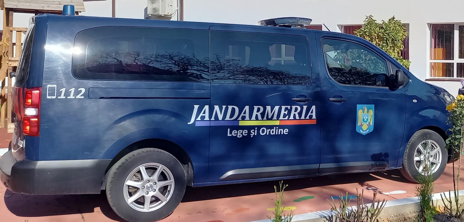 Jandarmii au făcut ordine în oraș: Boxe confiscate, amenzi pe bandă rulantă și tânăr prins cu droguri