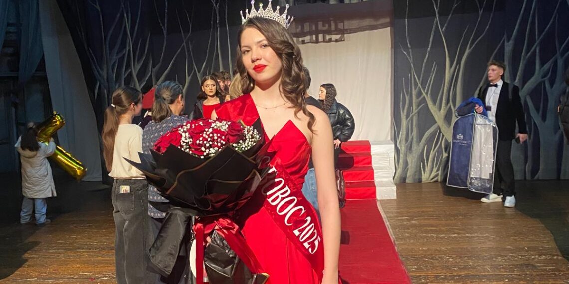 Toamna Bobocilor 2025: O elevă de 15 ani a cucerit scena la Botoșani