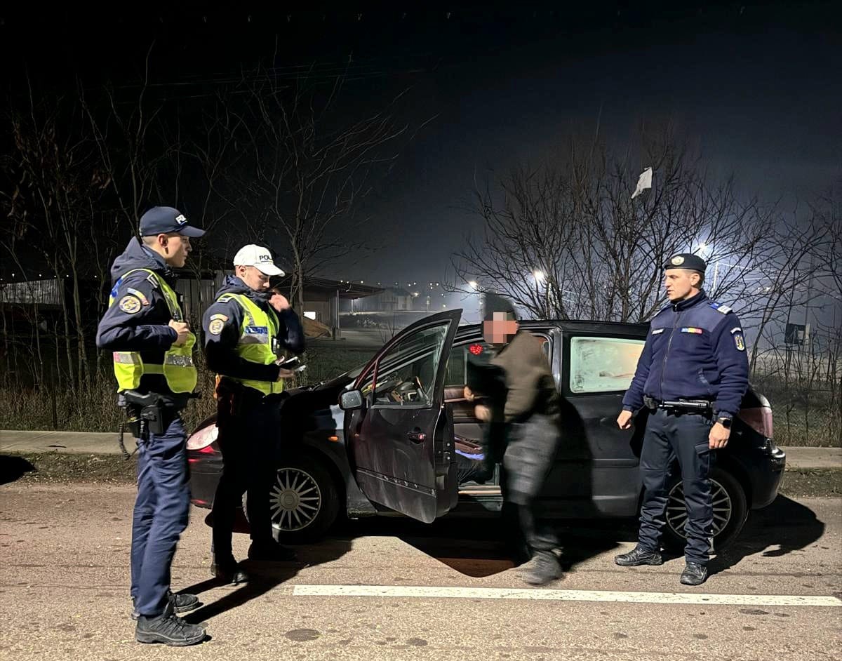 Șofer dat jos cu forța de la volan de un echipaj mixt jandarmi - polițiști